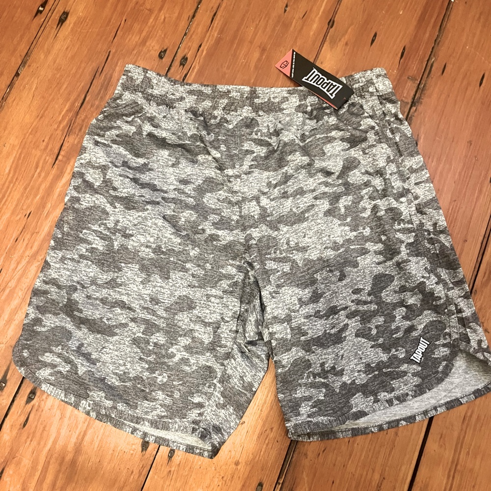 Men’s camo TAPOUT athletic shorts L
